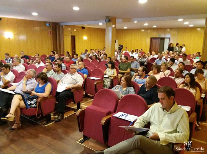 jornada informativa cartel camiones asistentes